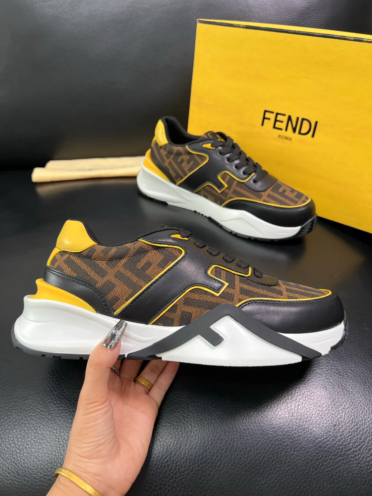 Men's shoes 💰840 FENDI top purchasing Fendi counters are equipped with the original factory, original fabrics imported from Italy, breathable and comfortable cowhide lining, soles: original soles specially provided by the original factory are super comfortable, original factory orders 🔍high quality, you can enter and exit the counter at will, welcome to compare, code number 39-44 (customized 38-45) 85856